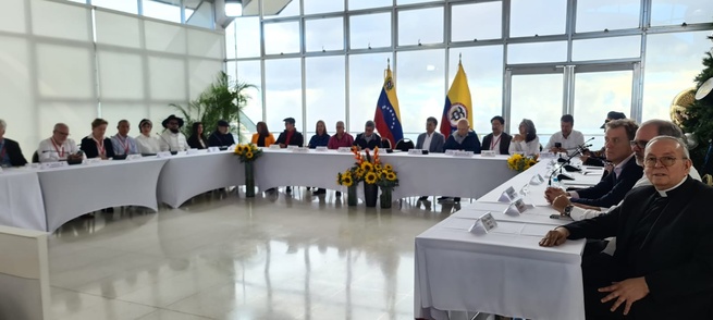 Hoy se vuelven a sentar en Caracas el Gobierno Petro y el Eln