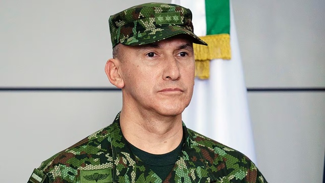 Petro sacó al comandante del Ejército Nacional, Luis Ospina 