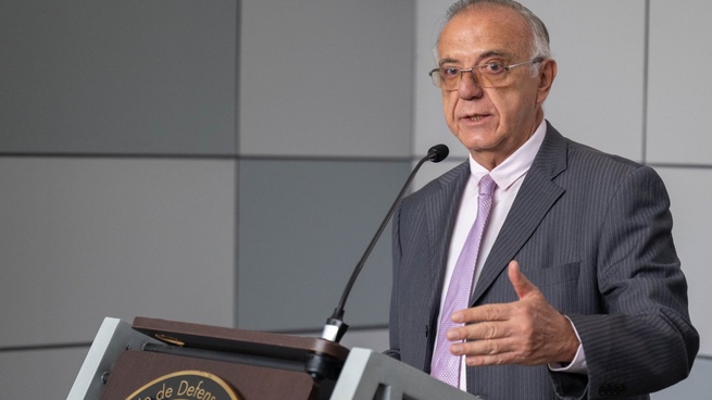 Solicitan debate de control político urgente en contra el Ministro de Defensa 