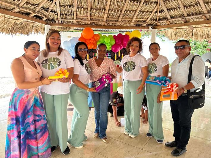 Maestros disfrutaron su día en Palmito