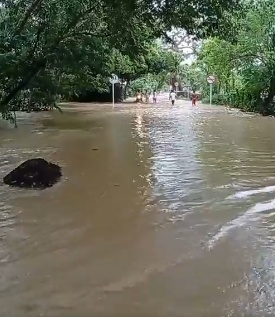 Emergencia en Coveñas por desbordamiento de arroyo Amansa Guapos