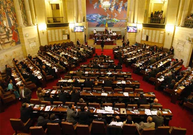 Aprueban en primer debate el proyecto de ley que busca eliminar impuestos a la gasolina y ACPM 