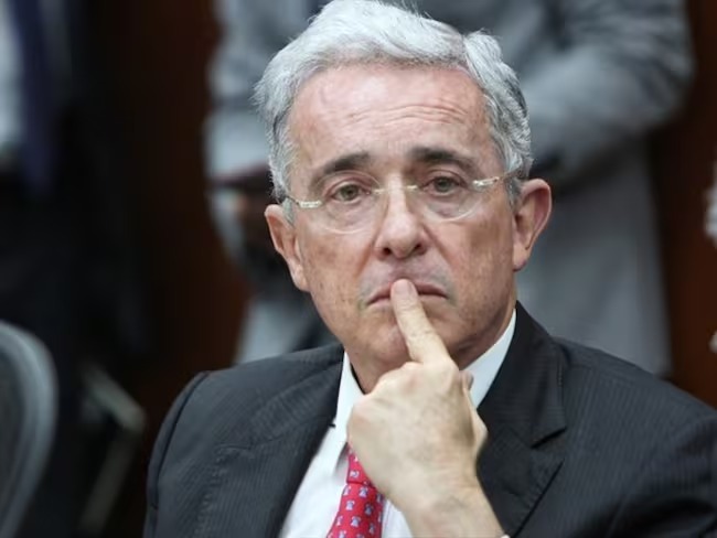 Uribe fue acusado formalmente por la Fiscalía por tres delitos