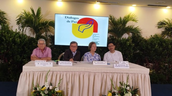 Gobierno y ELN firmaron con el que incluirán ciudadanos al proceso de paz