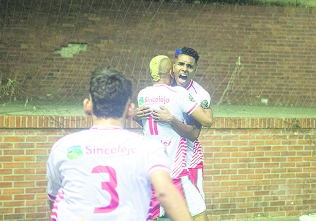 Sincelejo goleó a Toros del Sinú y asumió el liderato