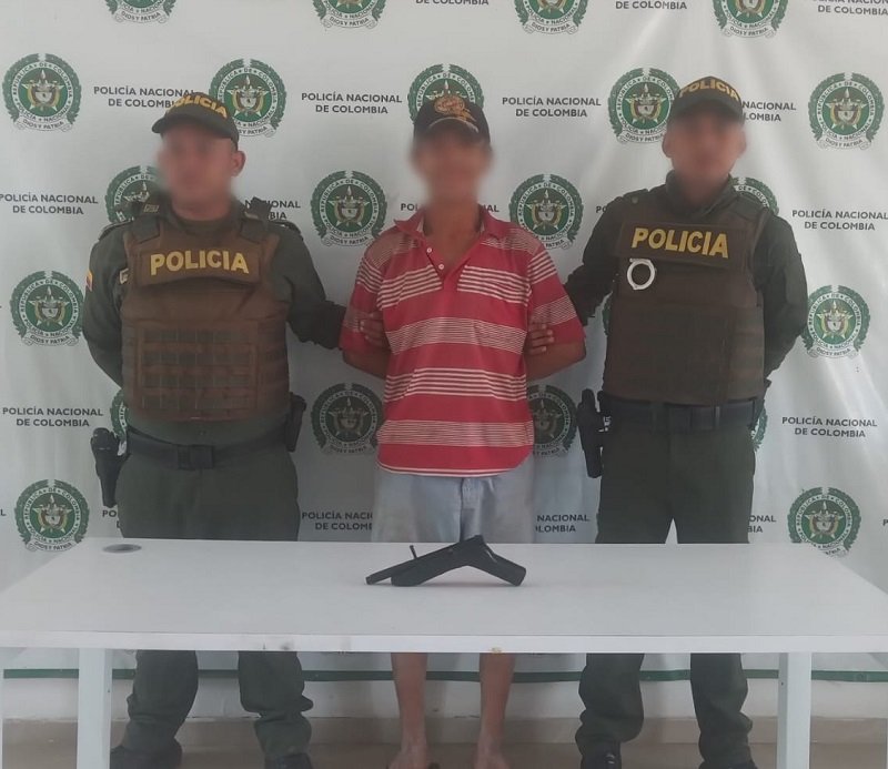 Tenía guardada pistola ilegal
