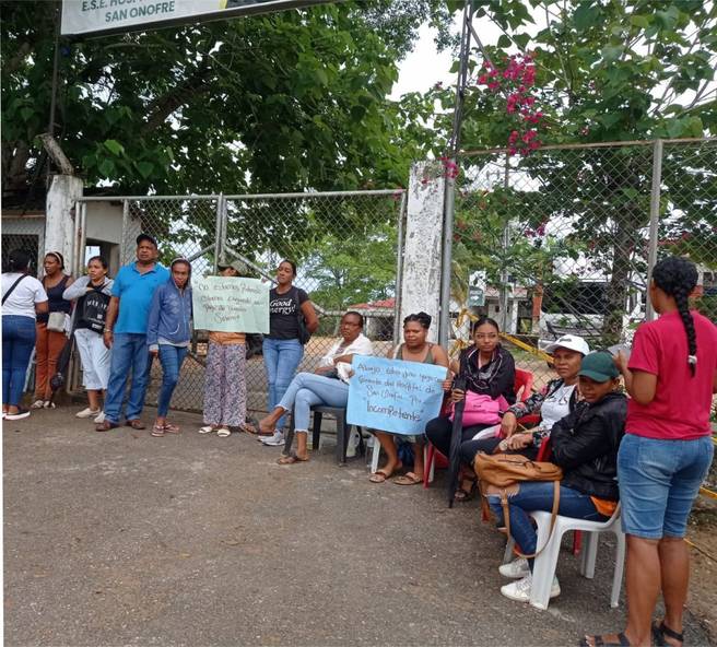 Extrabajadores de la ESE de San Onofre protestan por falta de pago