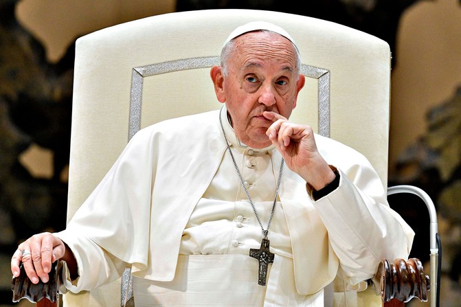 No deben admitirse homosexuales en los seminarios: Papa Francisco