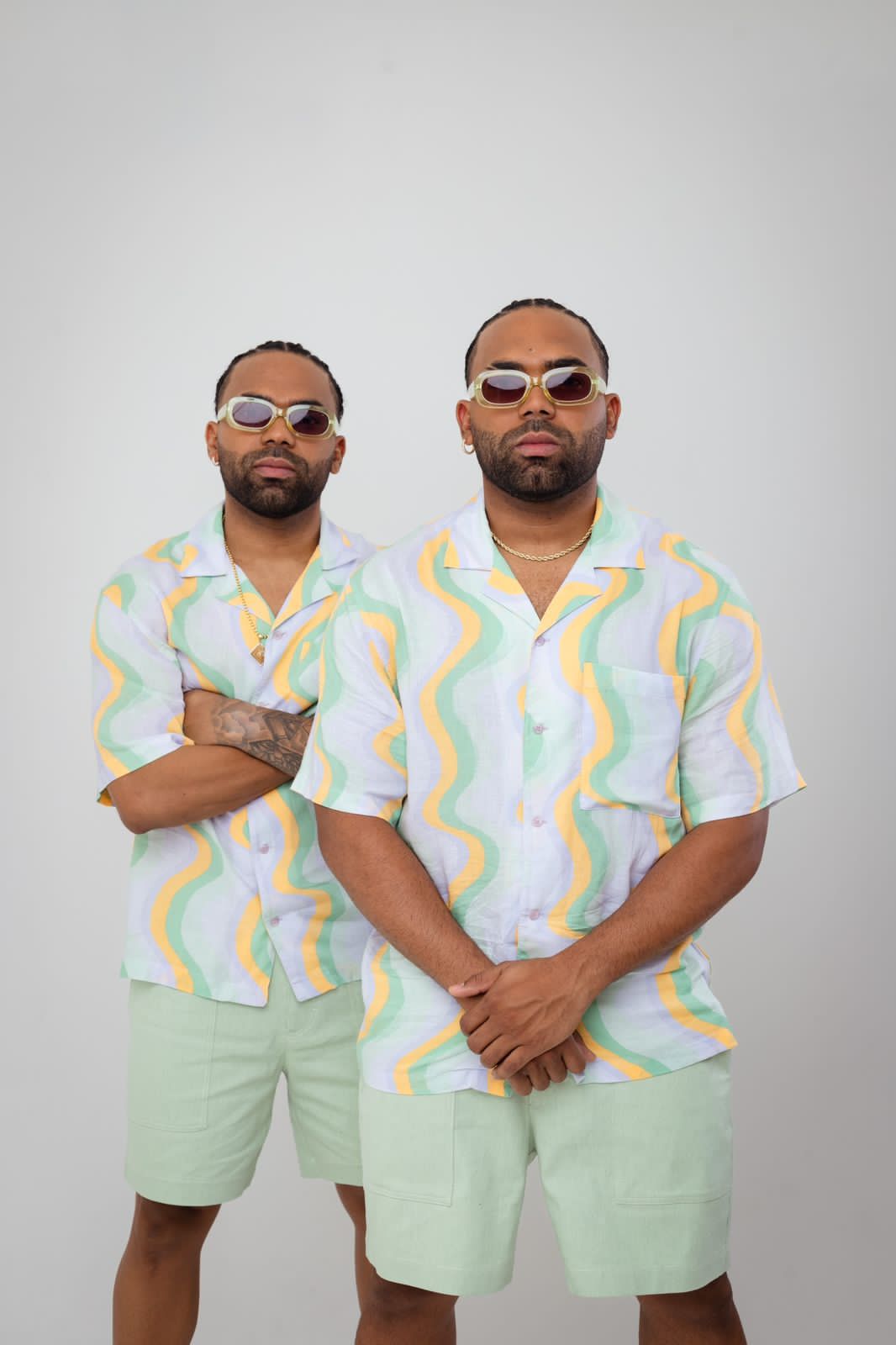 Criss y Ronny, en las pantallas del Times Square de Nueva York, anuncian su nuevo éxito ‘Moral’ junto a Lil Silvio