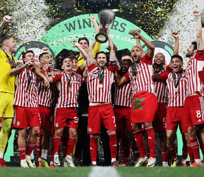 Olympiacos se coronó en Atenas
