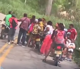 Moto iba con sobrecupo, un niño de 2 años murió