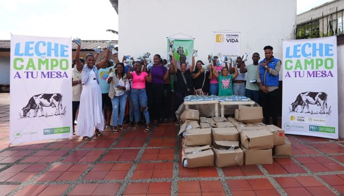 Ganaderos entregaron 45.000 litros de leche y 50.000 unidades de queso caqueteño a comunidades vulnerables en Chocó