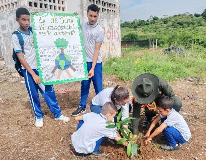 Policía y comunidad conmemoran el ‘Día Mundial del Medio Ambiente’ en Córdoba