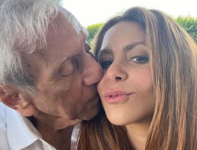 Shakira sigue en  Barranquilla luego de que su padre fuera internado en UCI