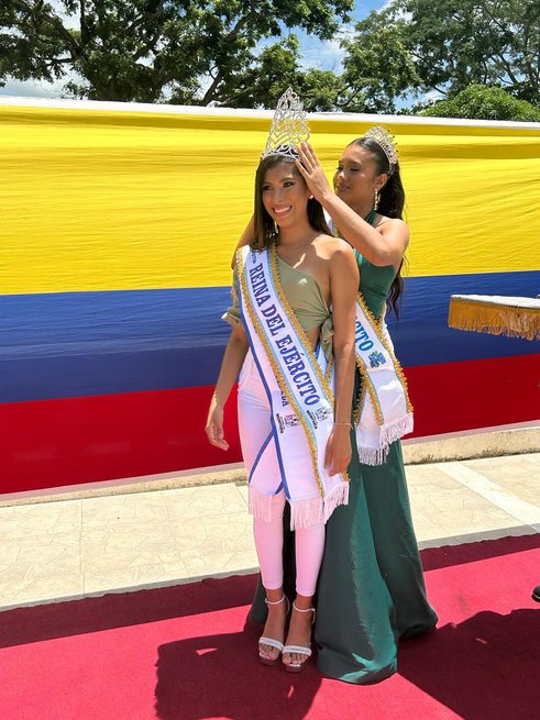 Ejército y Policía eligieron a sus reinas