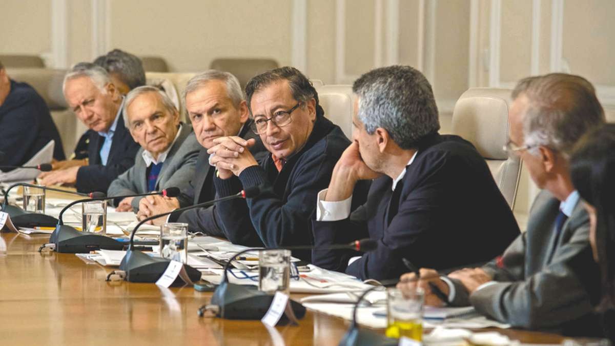 Petro no está contento con sus ministros