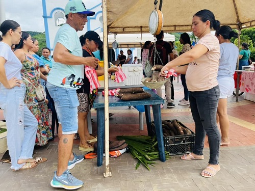 Hicieron su agosto en Mercado Campesino
