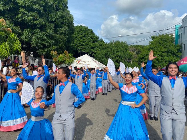 Raíces Caribeñas UPB se destacó en la Parada Folclórica