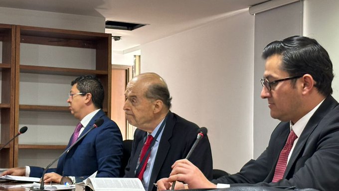 Excanciller Álvaro Leyva se presentó a juicio