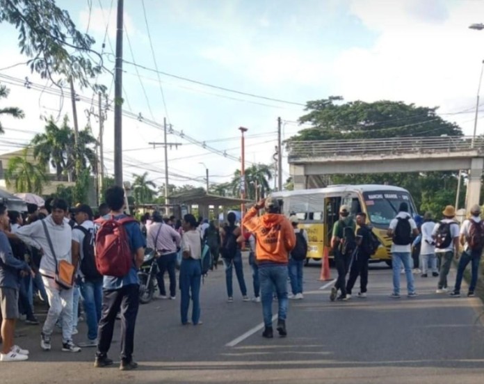 Estudiantes eligieron y los perdedores atacaron