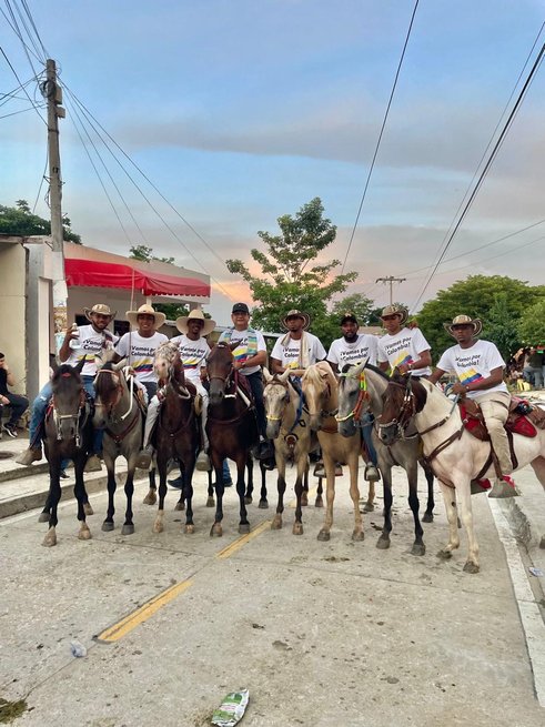En Ovejas disfrutan de la cabalgata en honor a San Pedro y San Pablo