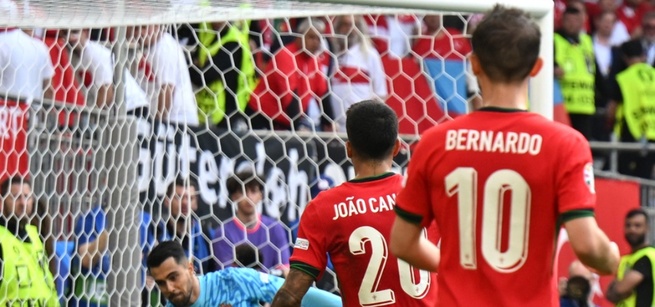 Portugal clasificó sin problemas y Bélgica revivió
