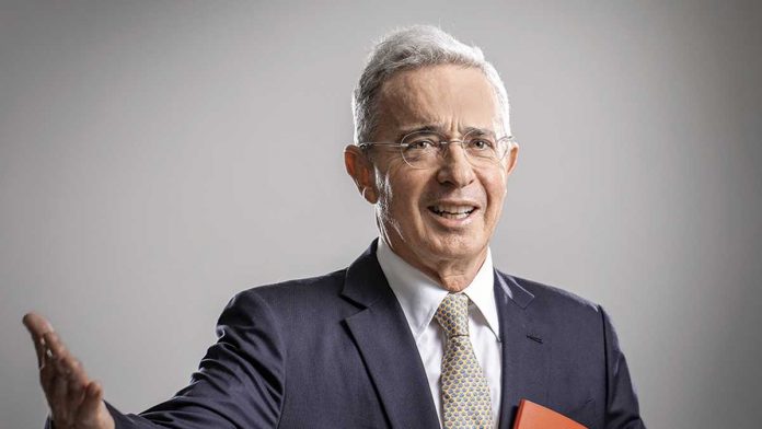 Álvaro Uribe Vélez critica la reforma pensional del Gobierno