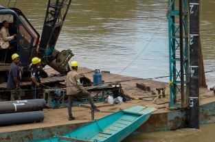 Comienzan a hincar pilotes para el embarcadero de Businú en Montería