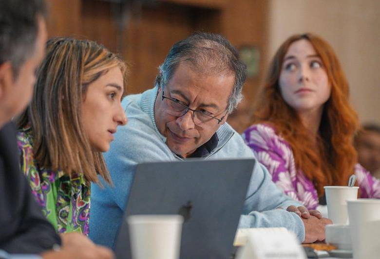 Laura Sarabia no está en UCI: Clínica del Country desmiente a Petro