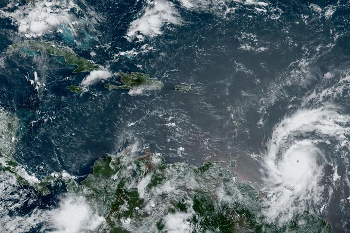 Alerta en el Caribe por huracán Beryl que continúa en categoría 4