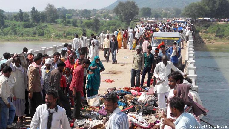 Unas 116 víctimas deja estampida en ceremonia religiosa en India