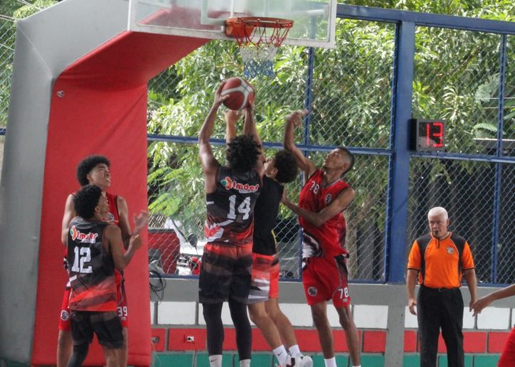 Búfalos ganó en el femenino  y va bien en el masculino
