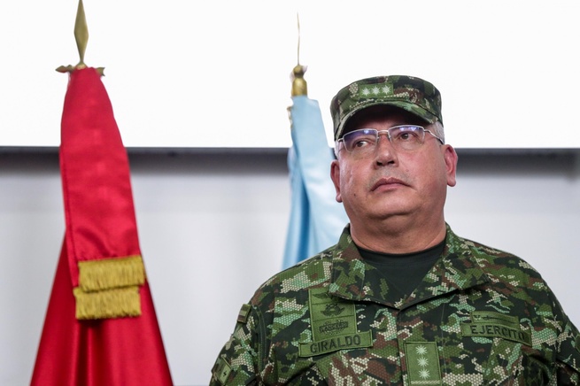 La salida de Helder Giraldo como comandante de las FFMM dejó muchas dudas