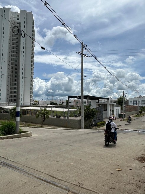 Toman posesión de dos predios más
