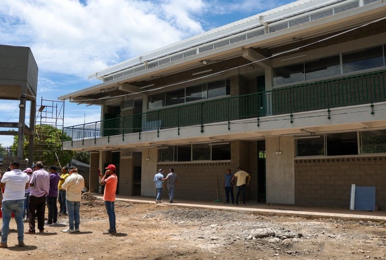 Más de 5 años para construir 4 aulas, ahora sí casi listas