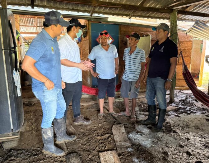Alcaldía de Montería atiende a personas afectadas por desbordamiento de una quebrada en Guasimal
