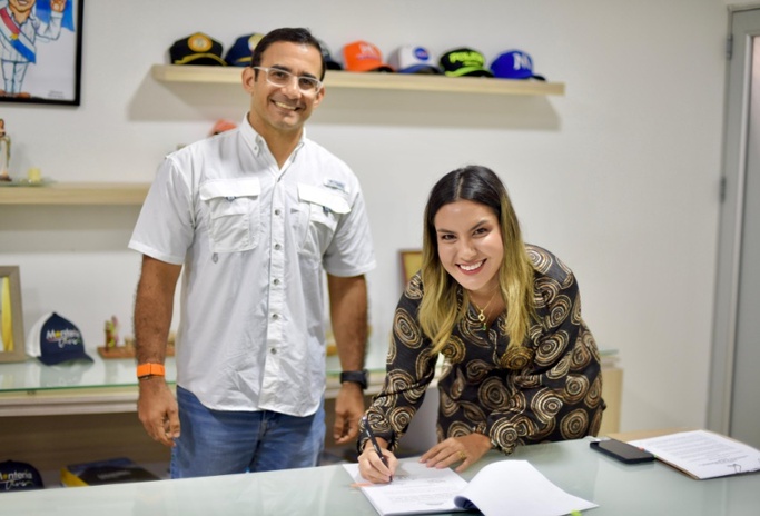 Alcalde Hugo Kerguelén posesionó a la primera Secretaria de Cultura de Montería