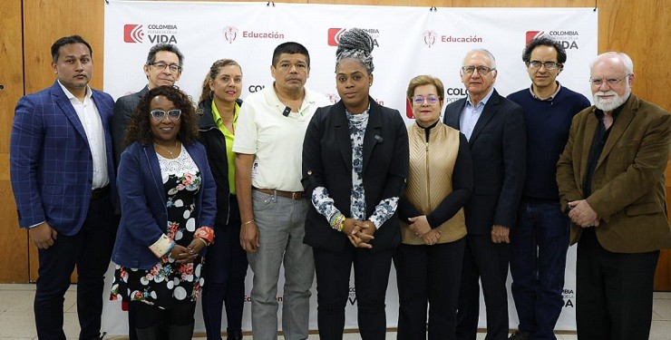 Abren investigación contra funcionarios del Gobierno, por presuntas irregularidades con dineros del sistema de salud de los docentes