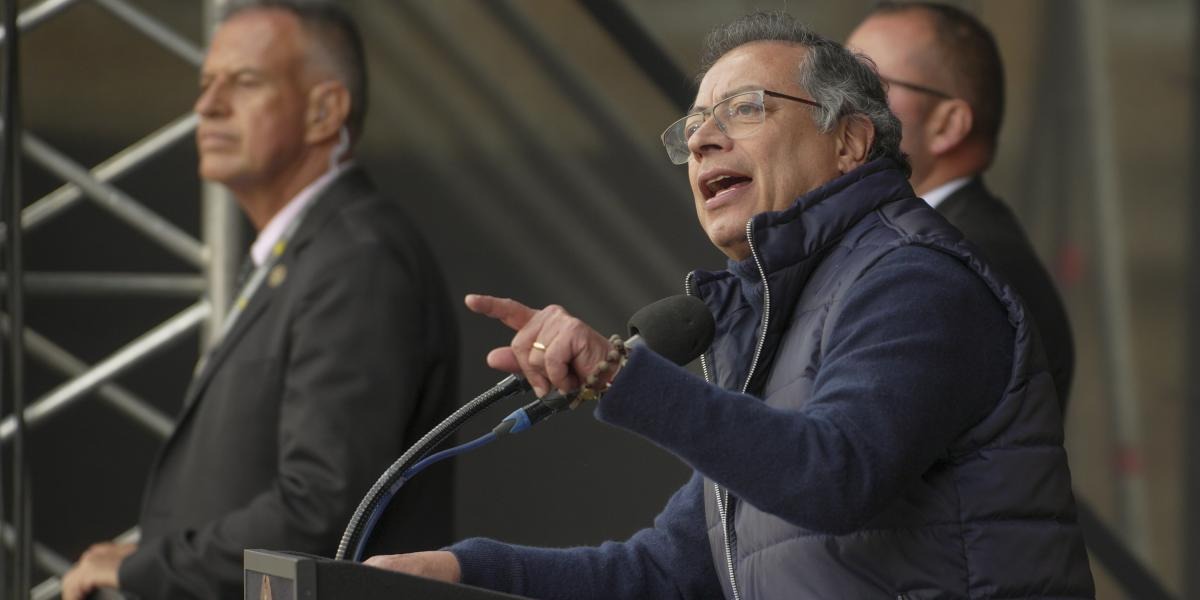 "Mientras la violencia está al servicio de la corrupción, la paz no": Petro