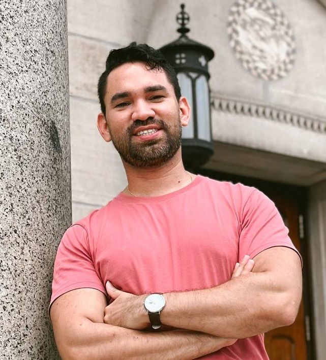 Samuel Hernández: Destacado consultor de administración creador de currículum para la educación superior de inmigrantes
