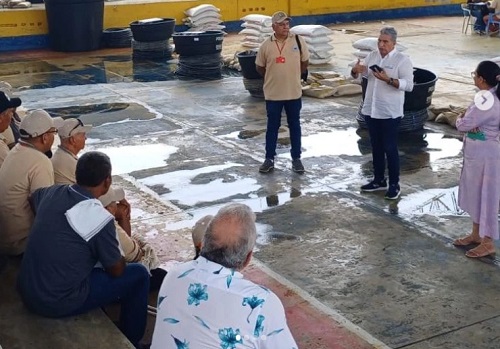 Pequeños productores de Sucre reciben kits agropecuarios