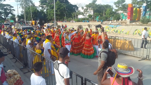 Desfile de comparsas abrió el telón del XXI Encuentro Cultural La Pollera Colorá