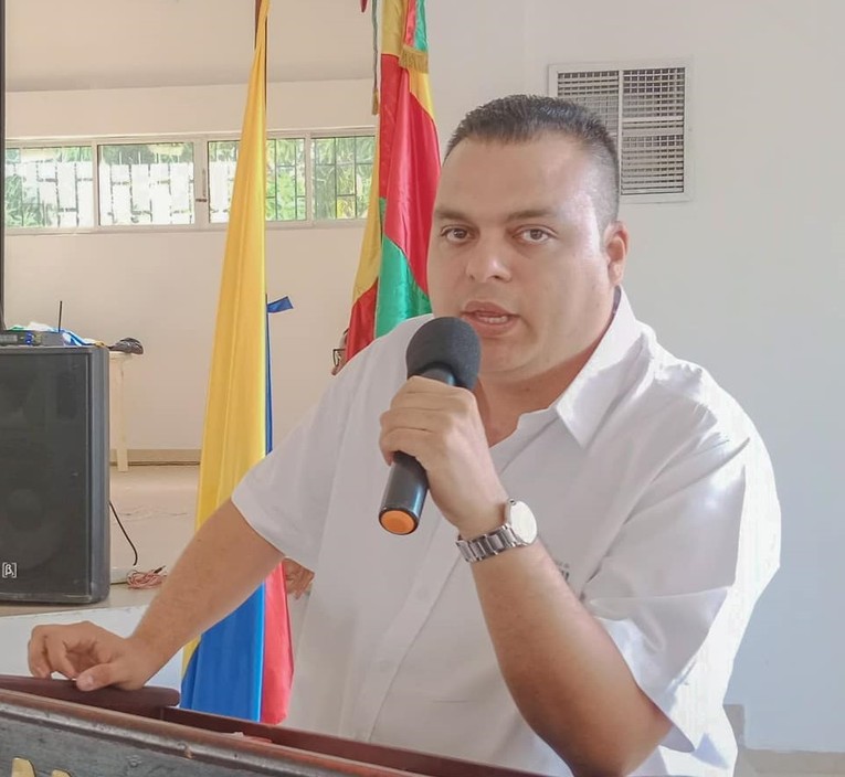 En Momil, la gente hace lo que el alcalde Efrén Puche no