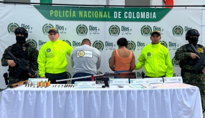 Dos personas capturadas por tráfico de estupefacientes y porte ilegal de armas de fuego