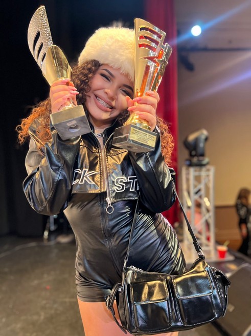 Sara Valentina, doblemente galardonada en Premios Gran Latino 2024 en Nueva York