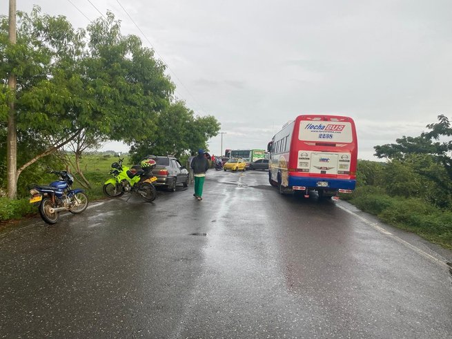 Triple bloqueo afecta movilidad en San Benito Abad