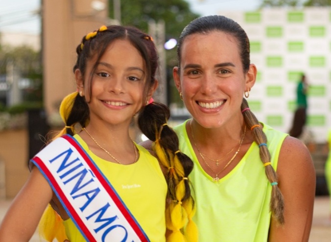 Luciana Álvarez González: Carisma y Pasión por la Corona de Niña Córdoba