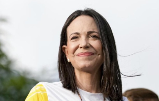 Corina Machado pide a los testigos que aseguren el acta de votación de los comicios.
