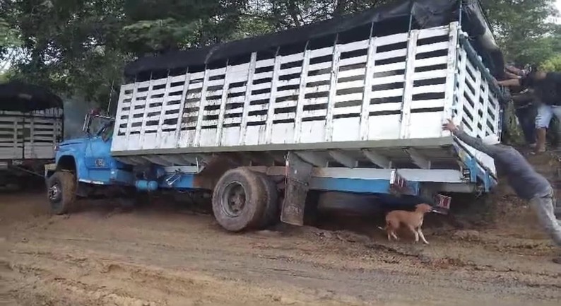 En 'aprietos' por mal estado de vías