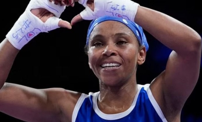 La colombiana Ingrit Valencia clasificó a los cuartos de final del boxeo femenino en París